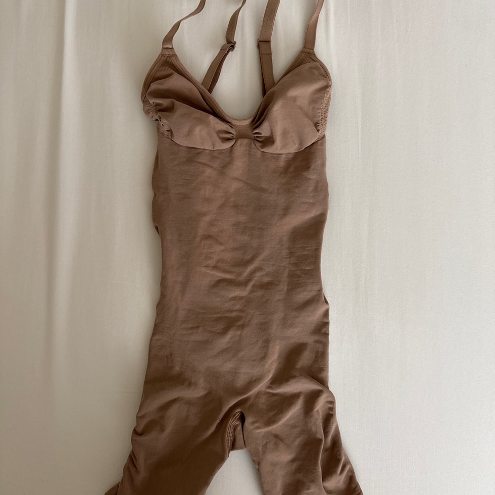 SKIMS shapewear mid thigh bodysuit size XS